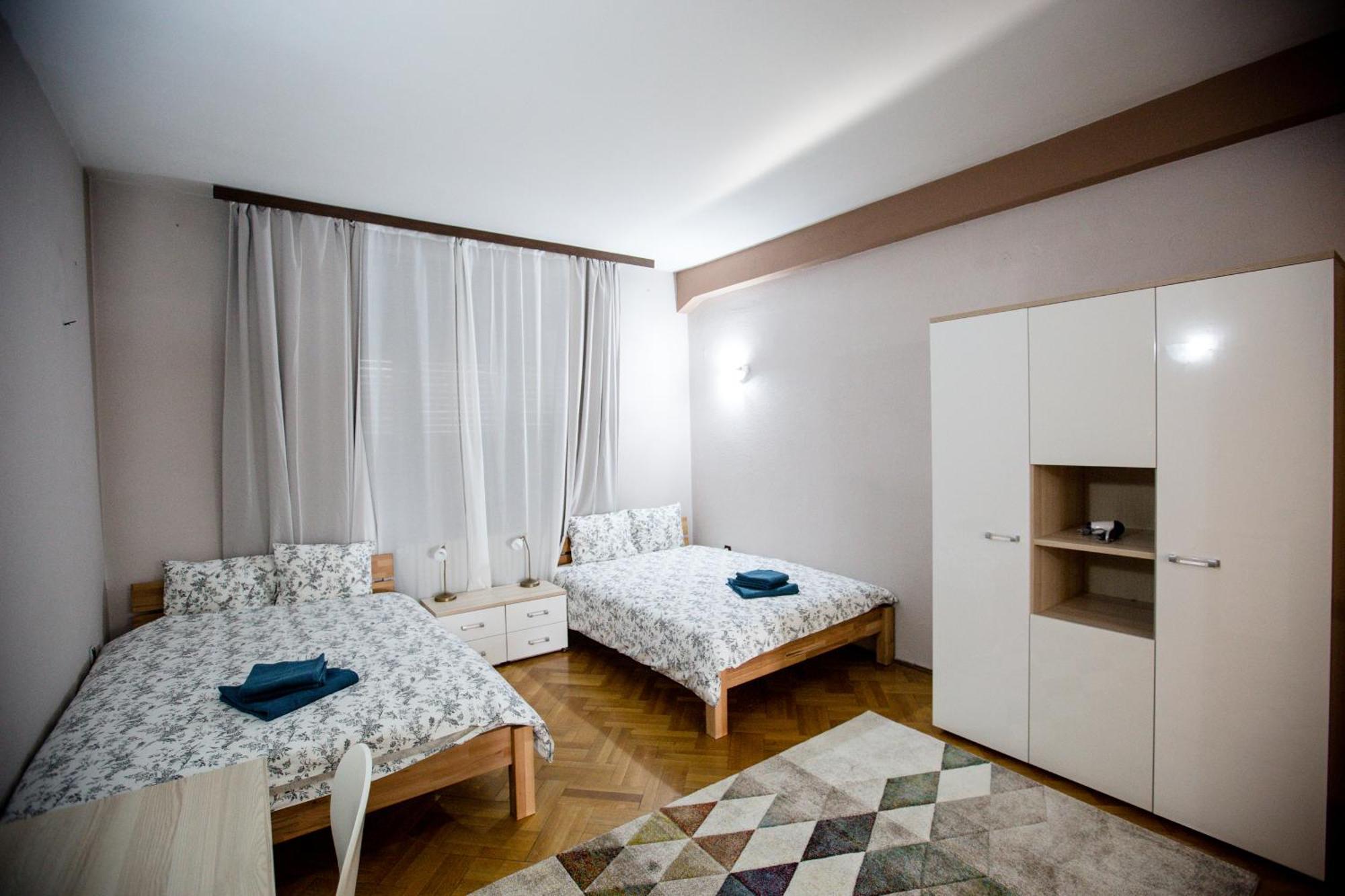 Spacious City View Apartment With Balcony Bukarest Exteriör bild